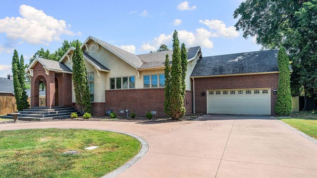 210 NW F Street, Bentonville, AR 72712
