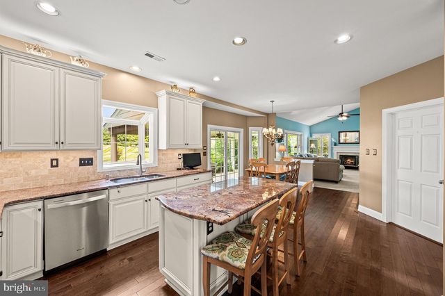 8 CAMERON CT, Exton, PA 19341