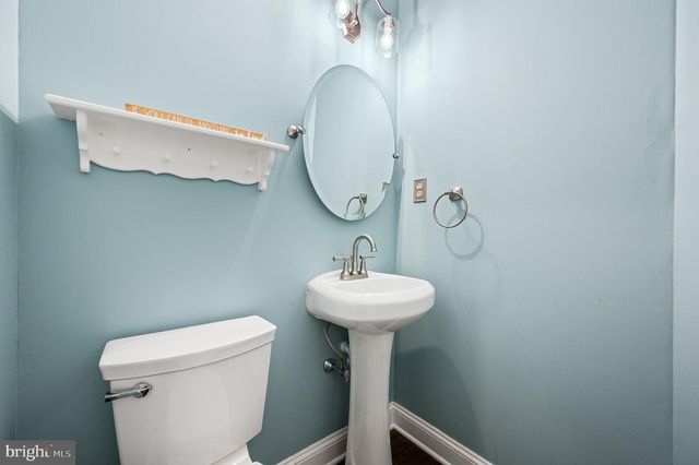 8 CAMERON CT, Exton, PA 19341