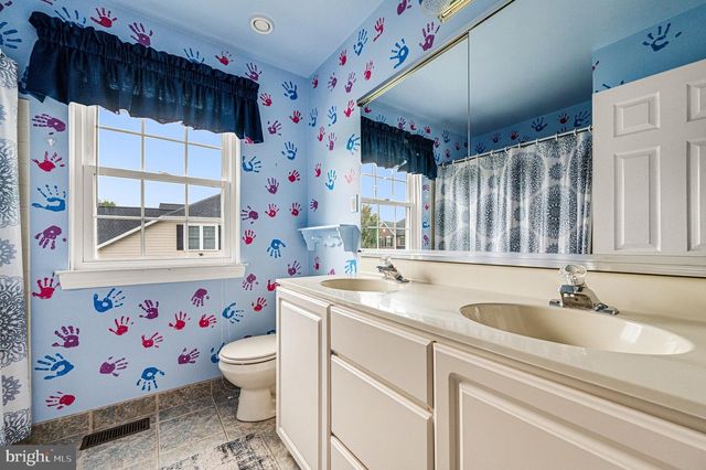8 CAMERON CT, Exton, PA 19341