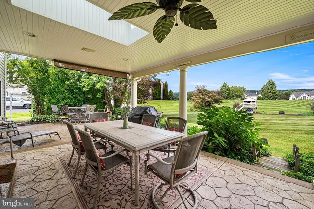 8 CAMERON CT, Exton, PA 19341