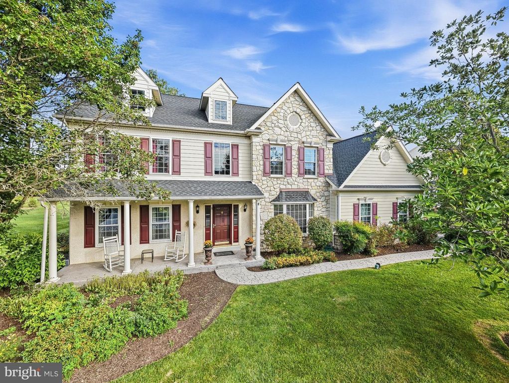 8 CAMERON CT, EXTON, PA 19341 — exterior