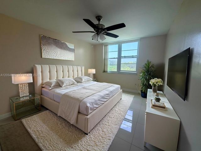 9440 Poinciana Pl 406, Davie, FL 33324