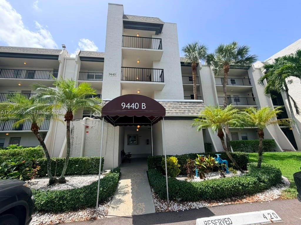 9440 Poinciana Pl 406, Davie, FL 33324