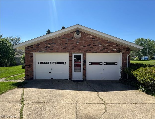 2705 Columbia Road, Medina, OH 44256