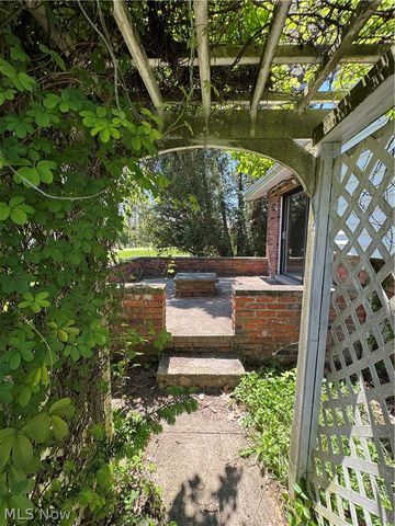 2705 Columbia Road, Medina, OH 44256