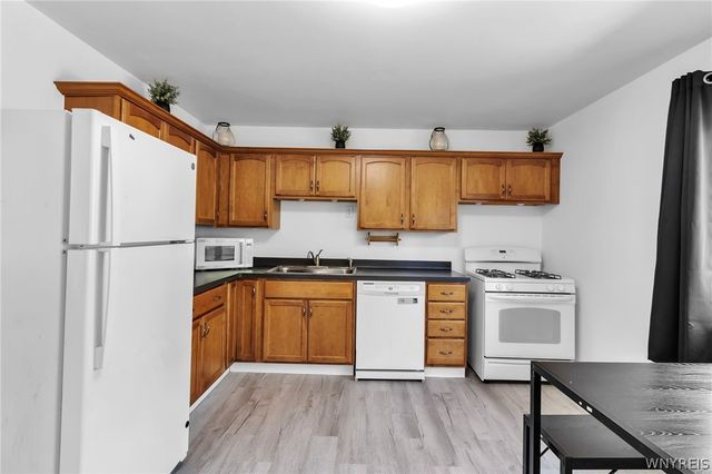 491 Pleasant Ave, Hamburg, NY 14075