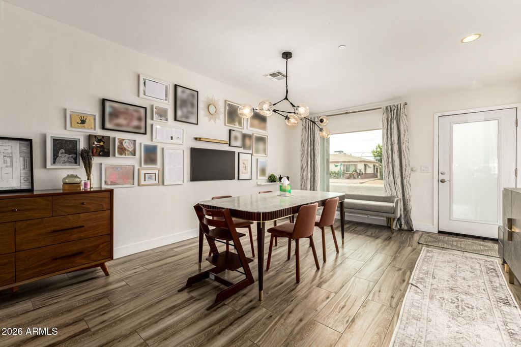 Image 10 of property listing at 7636 E CATALINA Drive, Scottsdale, AZ 85251