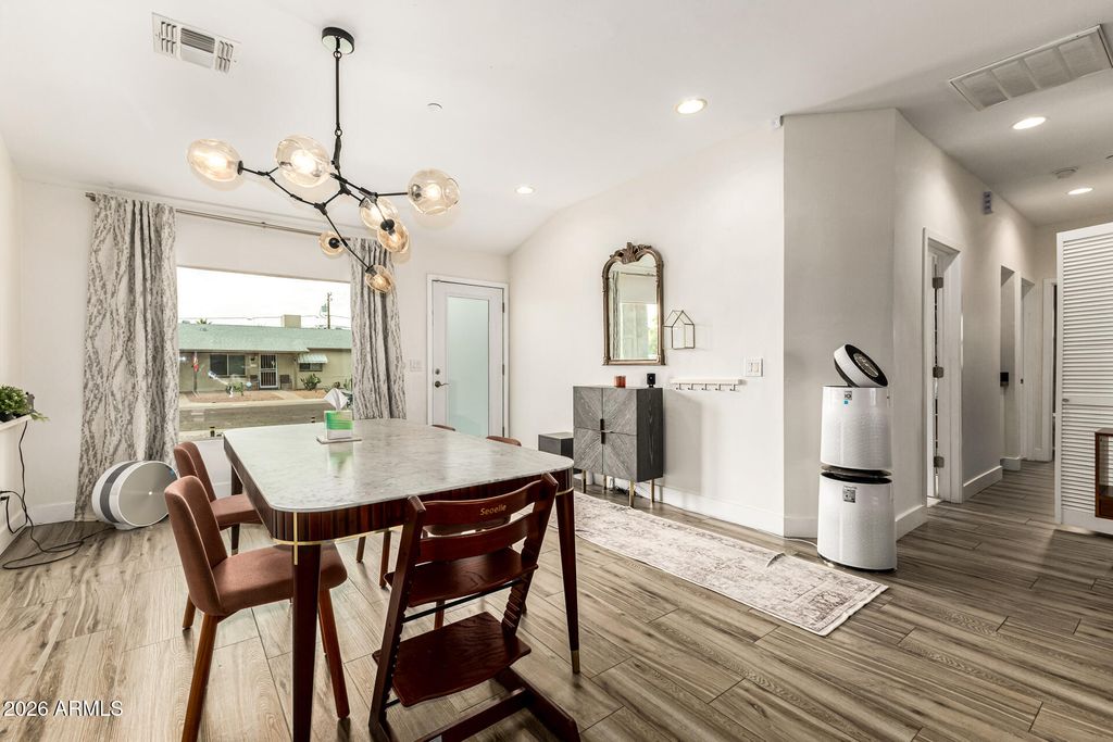 Image 11 of property listing at 7636 E CATALINA Drive, Scottsdale, AZ 85251