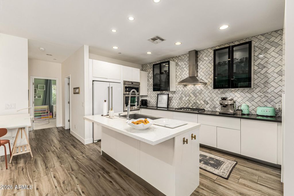 Image 12 of property listing at 7636 E CATALINA Drive, Scottsdale, AZ 85251