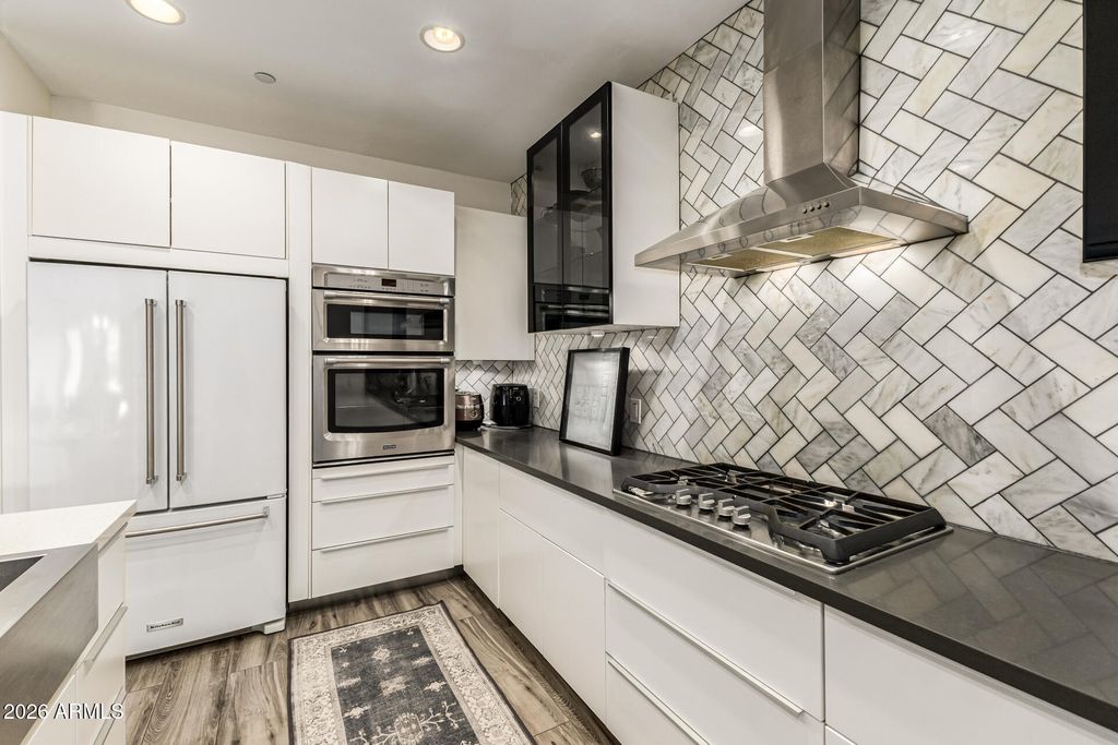 Image 14 of property listing at 7636 E CATALINA Drive, Scottsdale, AZ 85251