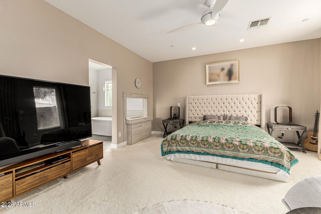 Image 18 of property listing at 7636 E CATALINA Drive, Scottsdale, AZ 85251