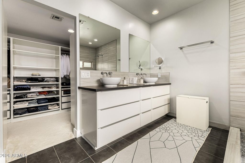 Image 21 of property listing at 7636 E CATALINA Drive, Scottsdale, AZ 85251