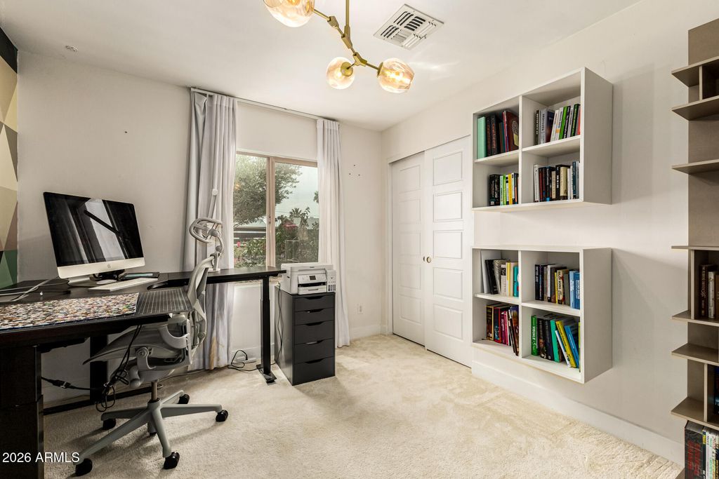 Image 27 of property listing at 7636 E CATALINA Drive, Scottsdale, AZ 85251