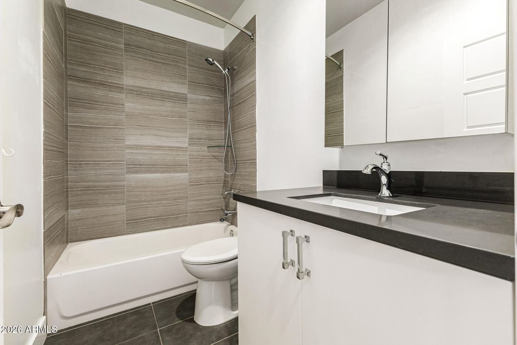 Image 28 of property listing at 7636 E CATALINA Drive, Scottsdale, AZ 85251