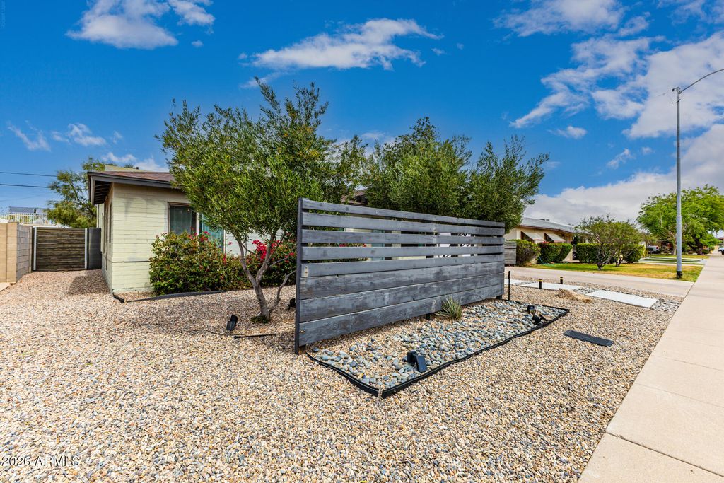 Image 3 of property listing at 7636 E CATALINA Drive, Scottsdale, AZ 85251