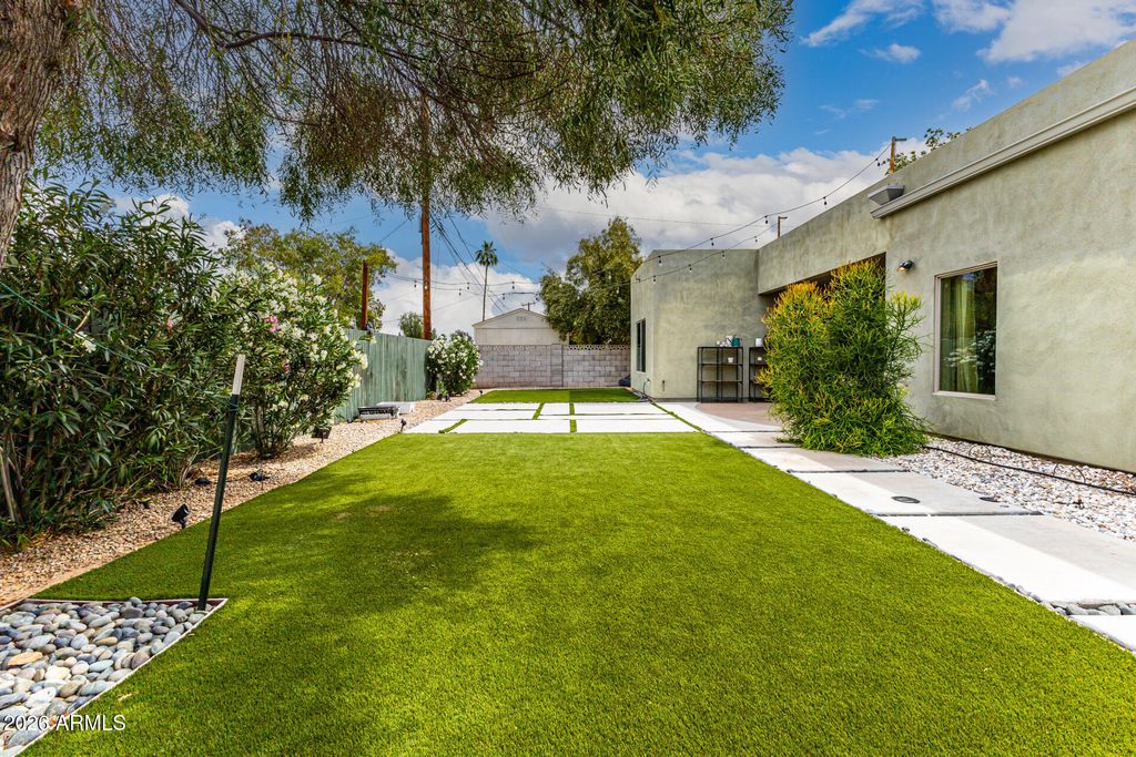 Image 36 of property listing at 7636 E CATALINA Drive, Scottsdale, AZ 85251