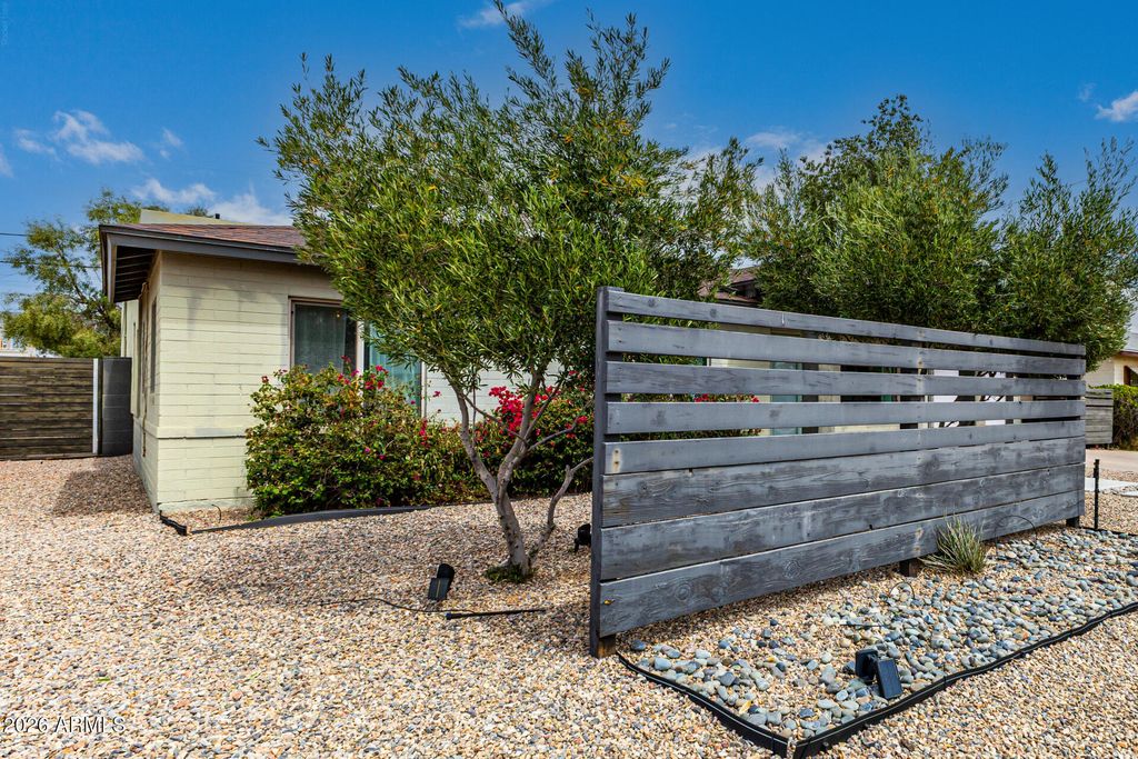 Image 4 of property listing at 7636 E CATALINA Drive, Scottsdale, AZ 85251