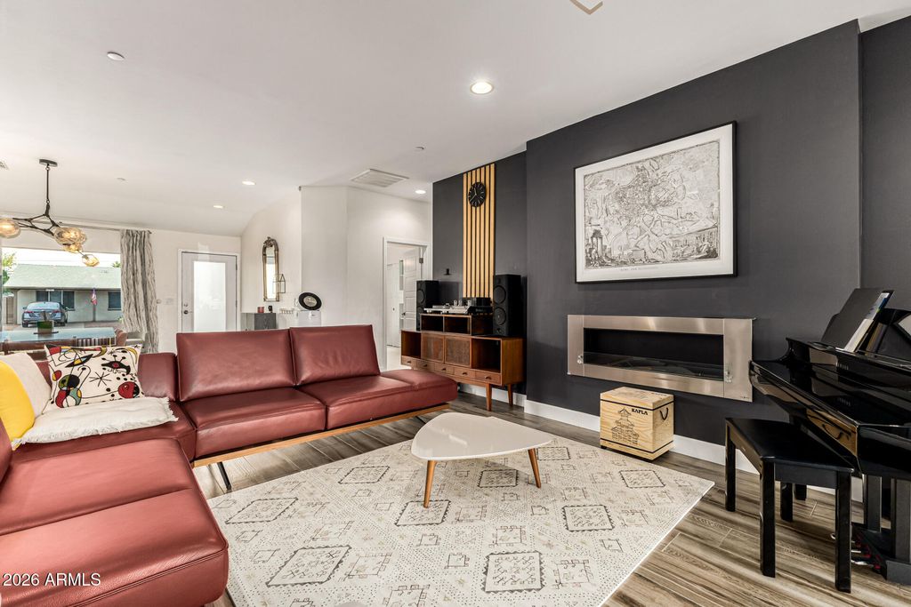 Image 8 of property listing at 7636 E CATALINA Drive, Scottsdale, AZ 85251