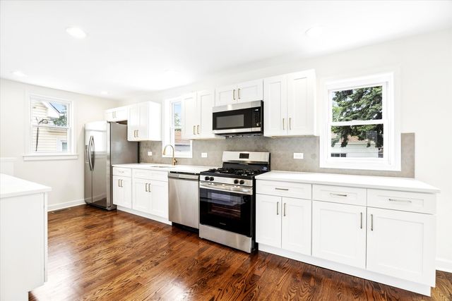 10527 S Albany Avenue, Chicago, IL 60655