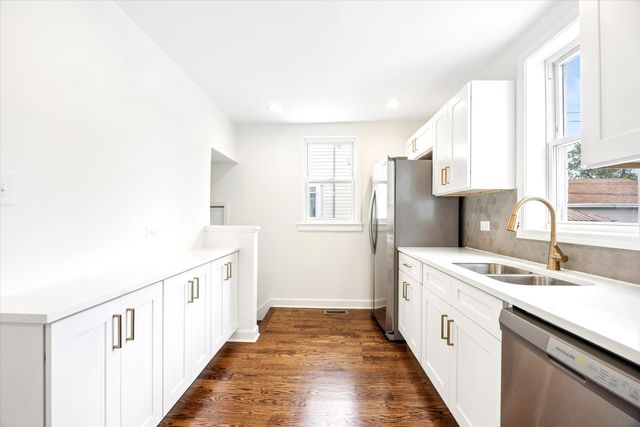 10527 S Albany Avenue, Chicago, IL 60655