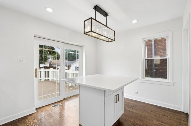10527 S Albany Avenue, Chicago, IL 60655