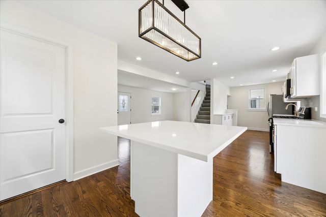 10527 S Albany Avenue, Chicago, IL 60655