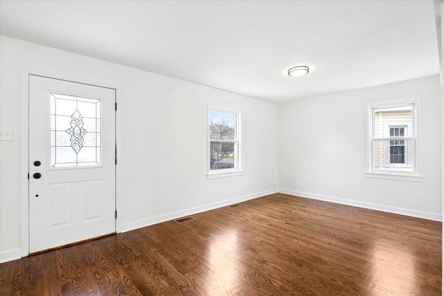 10527 S Albany Avenue, Chicago, IL 60655