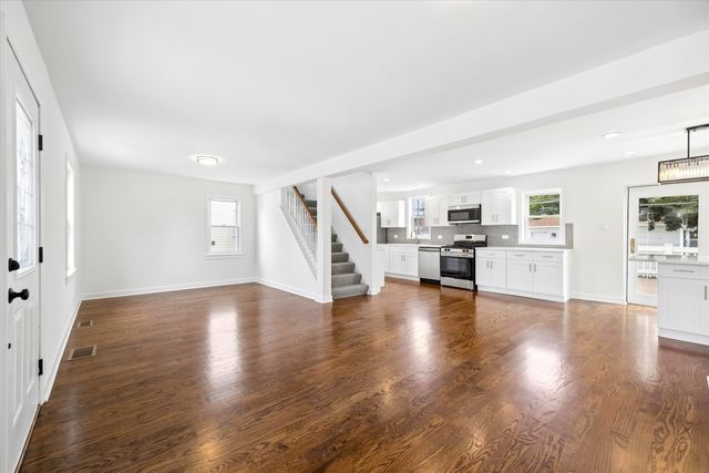 10527 S Albany Avenue, Chicago, IL 60655