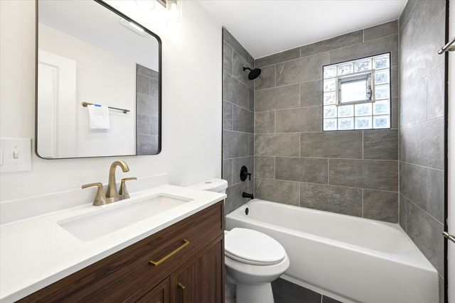 10527 S Albany Avenue, Chicago, IL 60655