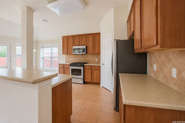 1411 OASIS CRK, San Antonio, TX 78260