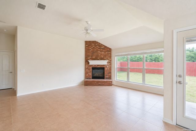 1411 OASIS CRK, San Antonio, TX 78260
