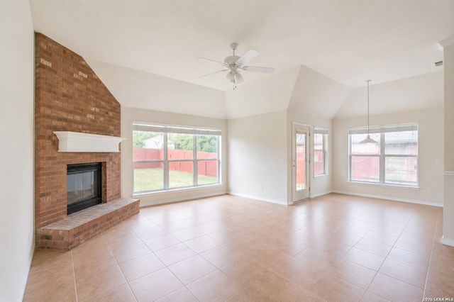 1411 OASIS CRK, San Antonio, TX 78260