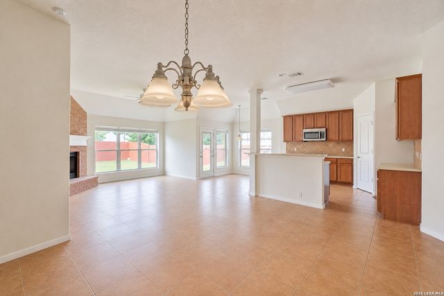 1411 OASIS CRK, San Antonio, TX 78260