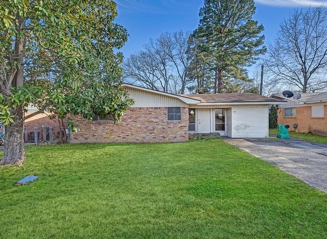 504 Redwater Road, Wake Village, TX 75501