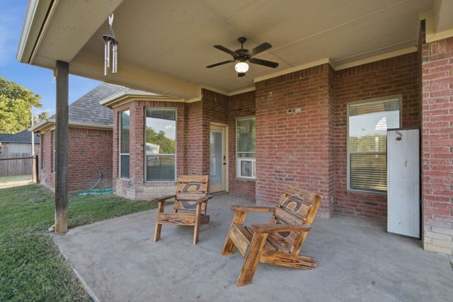 148 Fossil Rock Drive, Azle, TX 76020