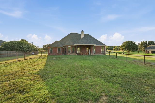 148 Fossil Rock Drive, Azle, TX 76020