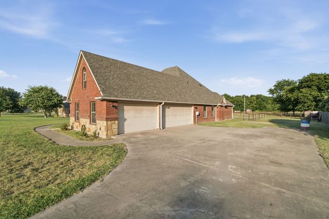 148 Fossil Rock Drive, Azle, TX 76020