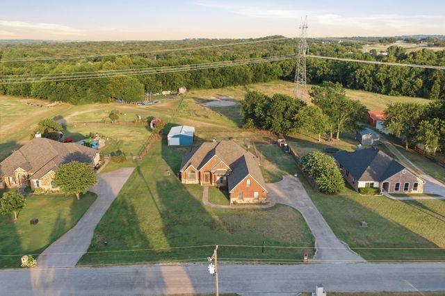 148 Fossil Rock Drive, Azle, TX 76020