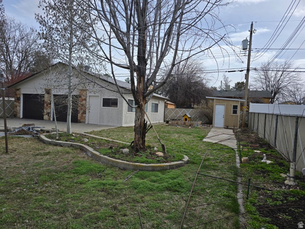 Image 2 of property listing at 760 E 8080 ST, Sandy, UT 84094