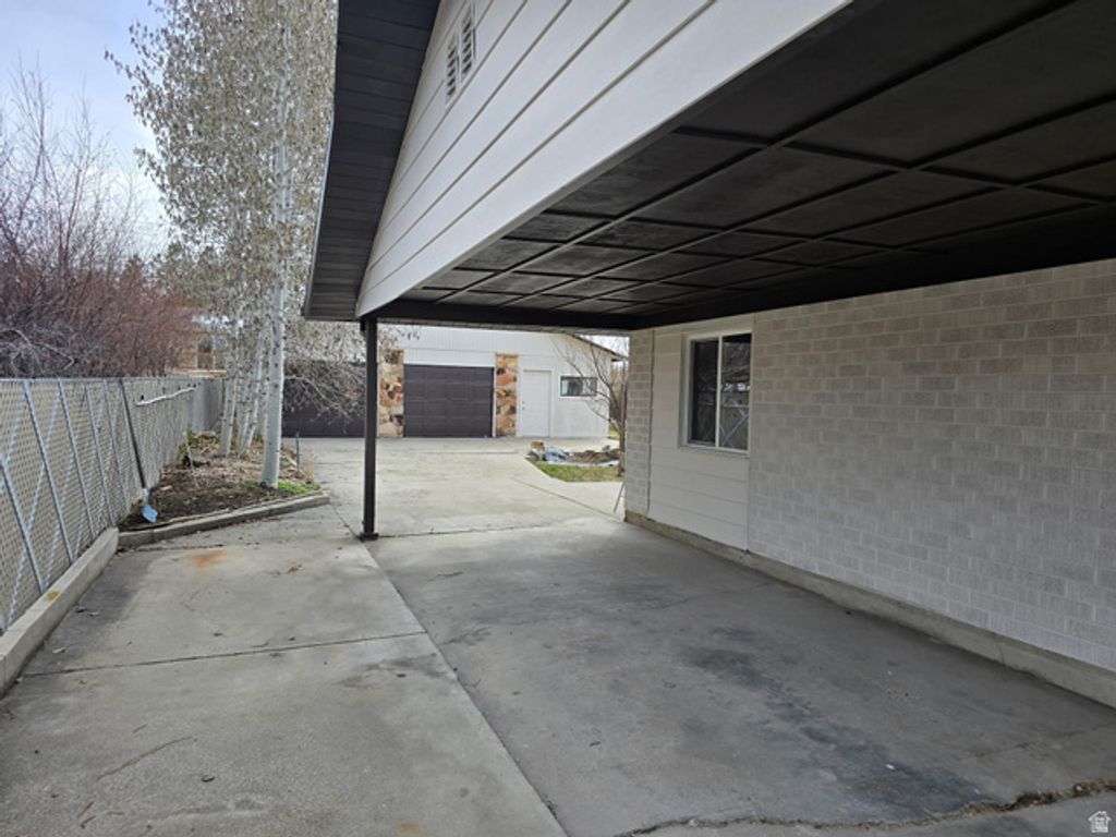 Image 7 of property listing at 760 E 8080 ST, Sandy, UT 84094