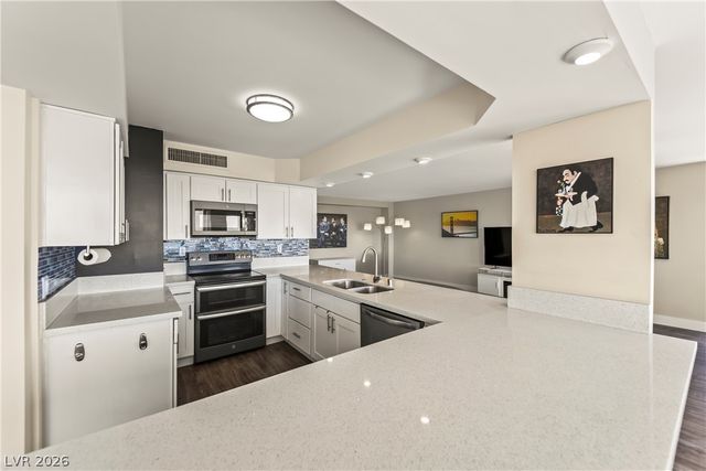 3111 Bel Air Drive 21F, Las Vegas, NV 89109