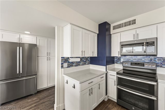 3111 Bel Air Drive 21F, Las Vegas, NV 89109