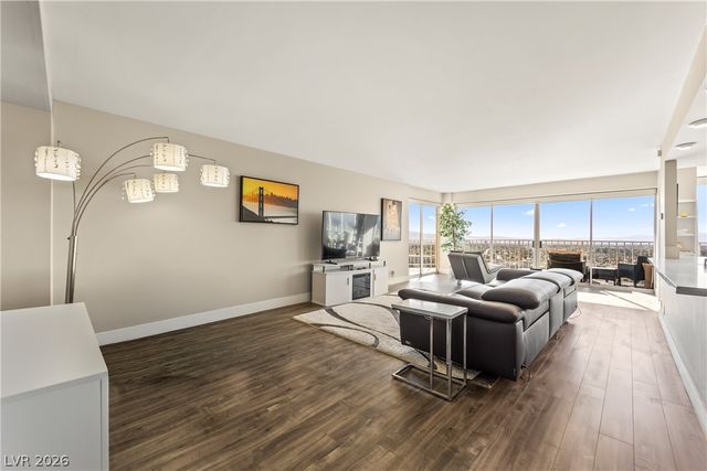 3111 Bel Air Drive 21F, Las Vegas, NV 89109