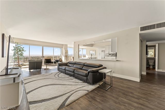 3111 Bel Air Drive 21F, Las Vegas, NV 89109