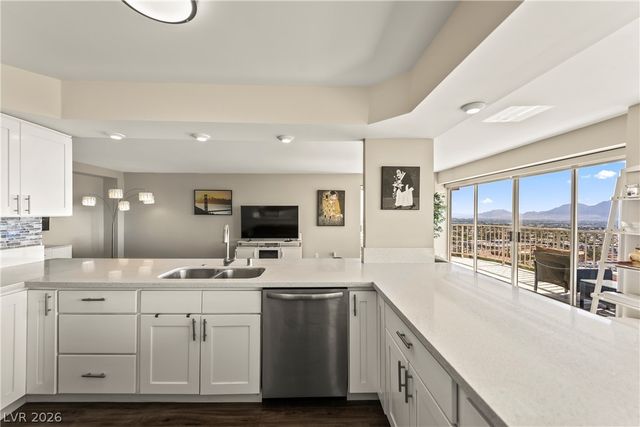 3111 Bel Air Drive 21F, Las Vegas, NV 89109