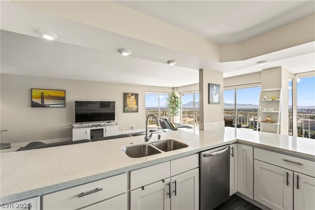 3111 Bel Air Drive 21F, Las Vegas, NV 89109