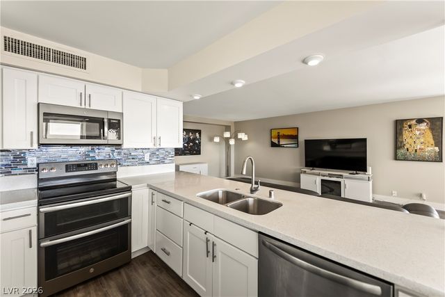 3111 Bel Air Drive 21F, Las Vegas, NV 89109
