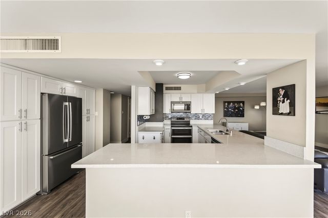 3111 Bel Air Drive 21F, Las Vegas, NV 89109