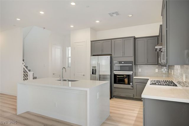 1534 Crowned Eagle Street, Las Vegas, NV 89138